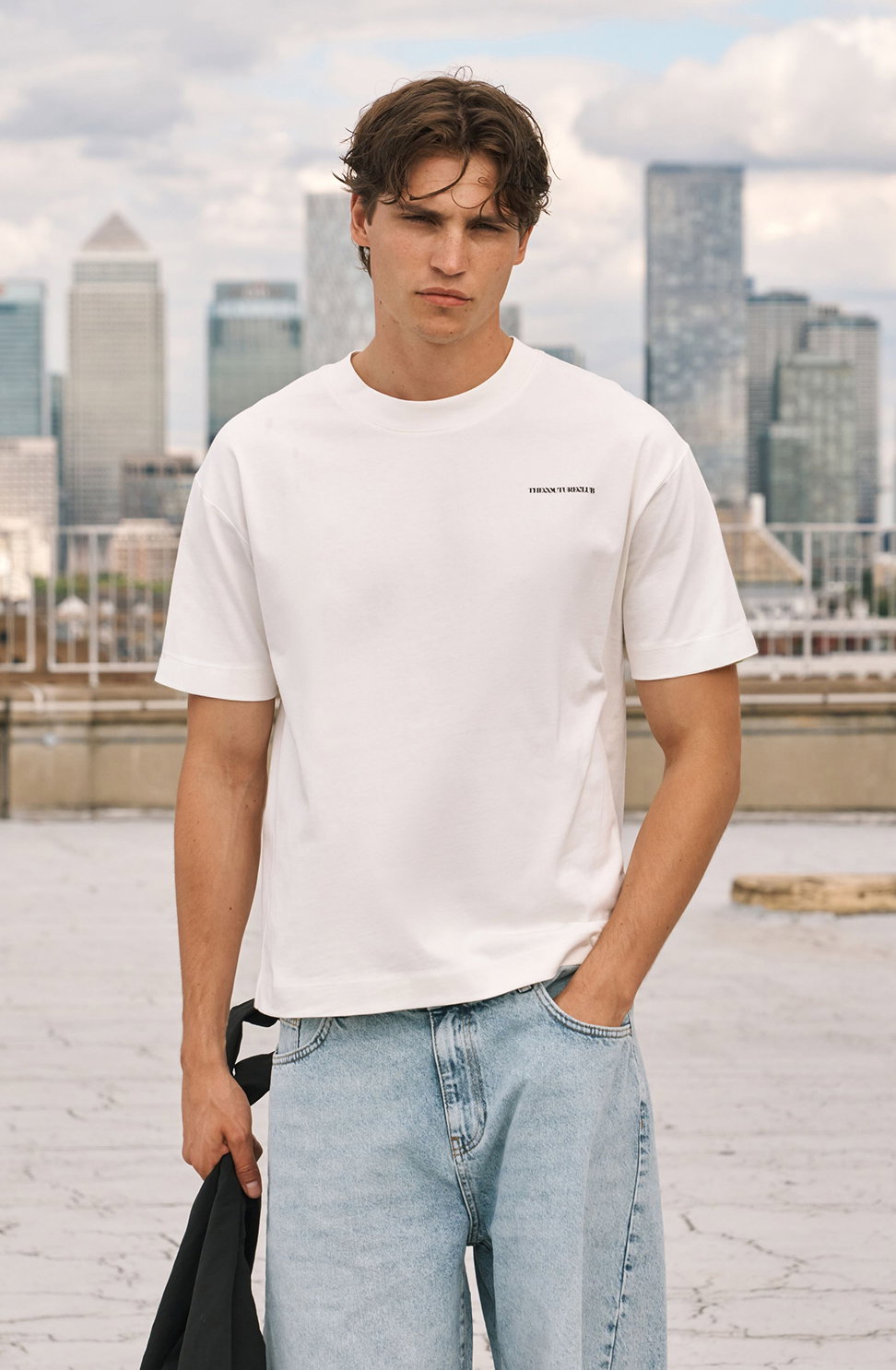 CRACKED EMBLEM SLEEVE PRINT T-SHIRT