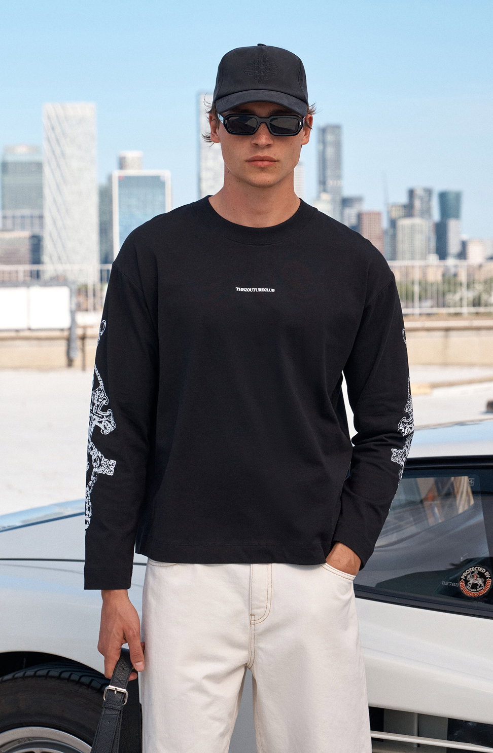 EMBLEM CHAIN GRAPHIC LONG SLEEVE T-SHIRT
