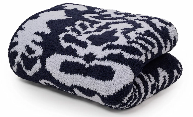 Damask Throw in Dark Navy / Ice Blue