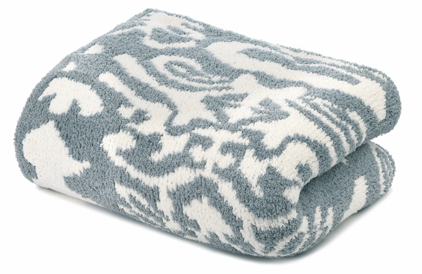 Damask Throw in Maliblu / Creme