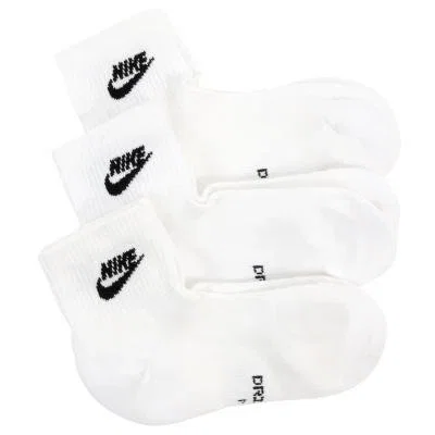 Image of Nike Everyday Futura Ankle Socks