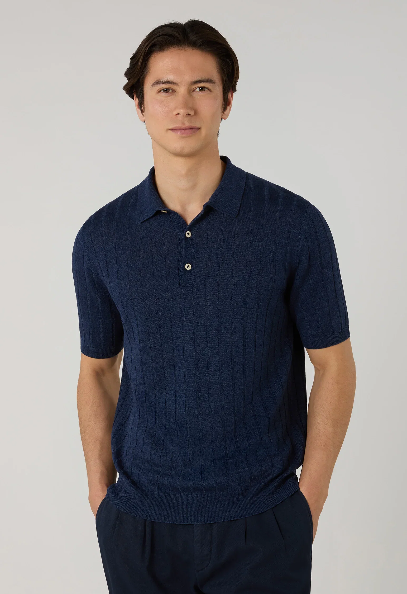 Image of Polo a maniche corte in cotone e lino a coste piatte blu
