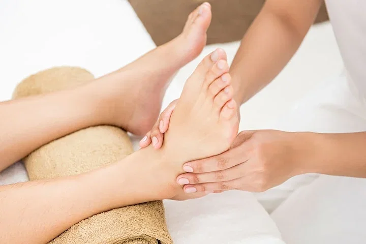 Lyxig spa fotvård 60 minuter Dounia Beauty i Sundbyberg