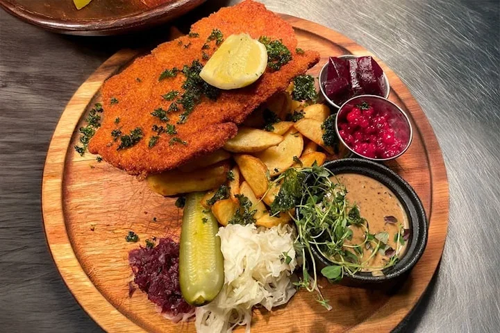Valfri schnitzel hos German Beer Hall Kungsholmen
