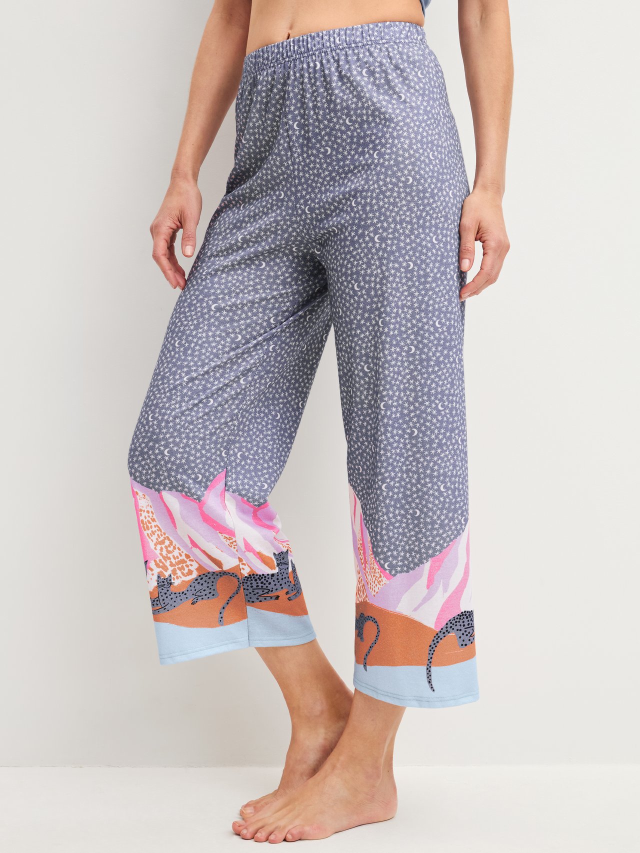 Women model is wearing made of Cotton in Grey, Motif from the Sleep Over M&M series by CALIDA, Front view