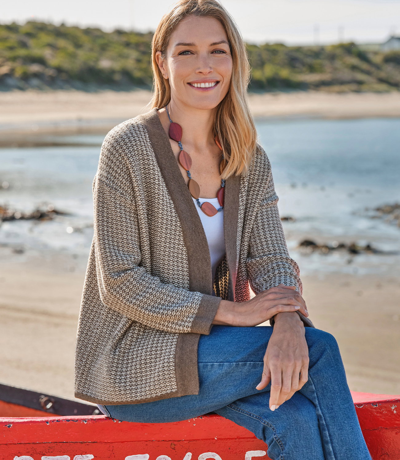 Texturierte, verschlusslose Strickjacke