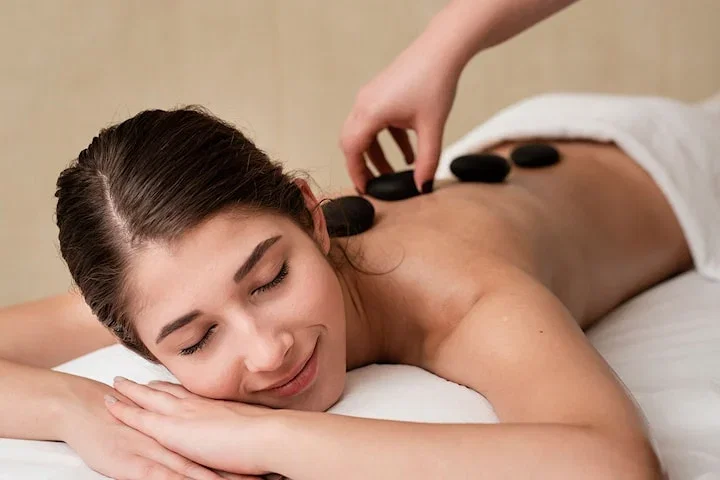 Hot Stone massage 60 min hos Clinic Vitalis, Kungsholmen