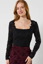 Textured Floral Lace Top With Scallop Edge Detail