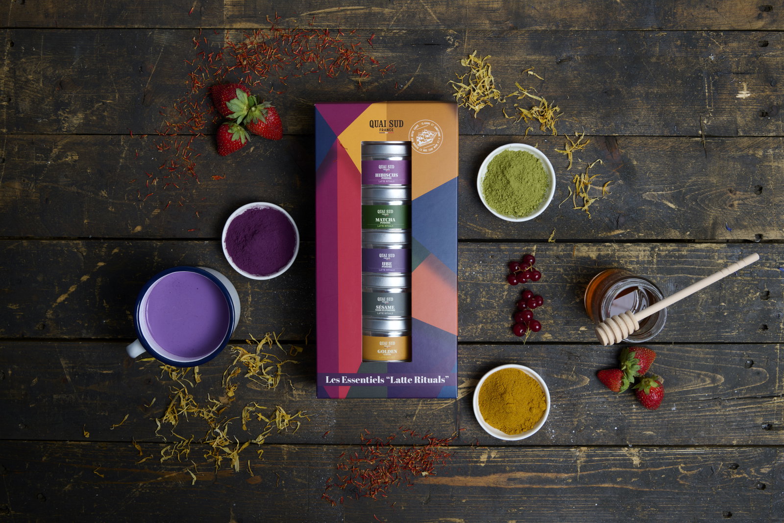 Le coffret Les Essentiels Latte Rituals et ses cinq boîtes métal