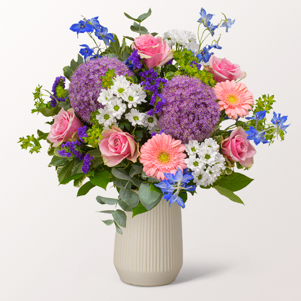 Traumhafter Blumenstrauß Herzlich mit 2 Gratis-Geschenken für 52,99 €