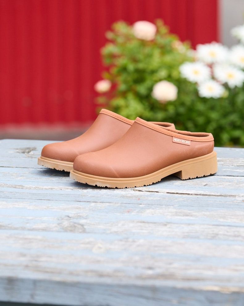 Classic Rust Billie Clogs