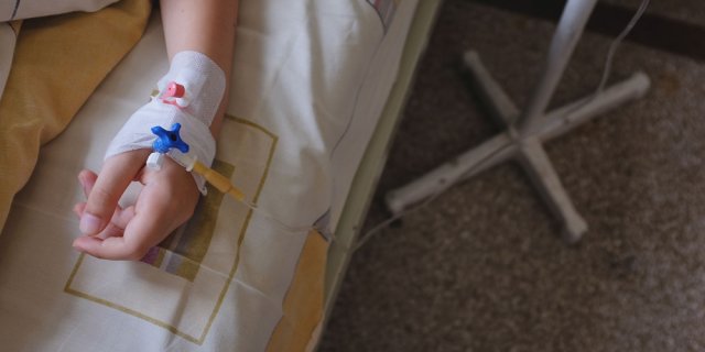 Enfant malade hôpital