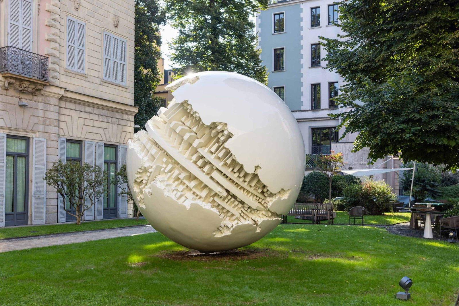Mostra di Arnaldo Pomodoro alle Gallerie d'Italia di Milano
