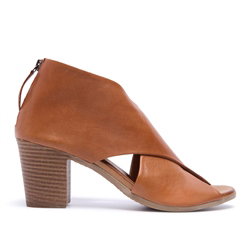 Piacere Tan Leather Crossover Sandals