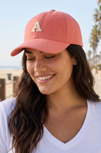Casquette en twill uni, broderie lettre