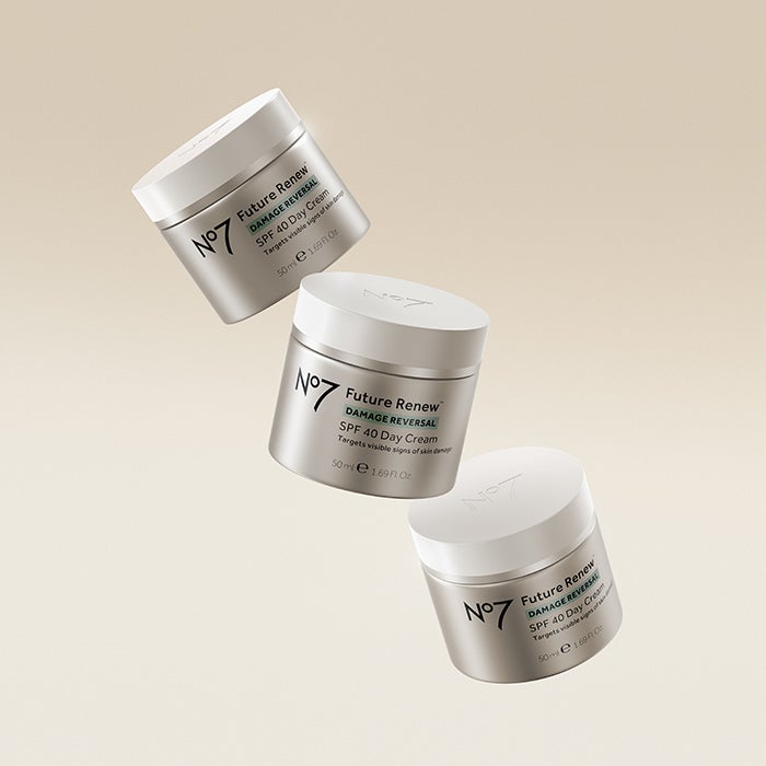 Future Renew Reversal SPF40 Day Cream