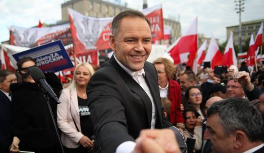 Het eerste jaar van de Poolse president Nawrocki: president van veto’s en het volk