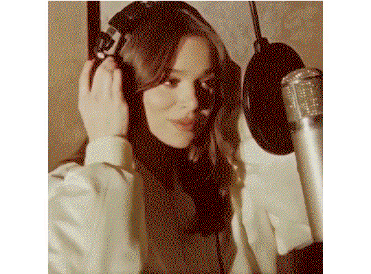 Listen to Hailee Steinfeld in the studio for our new campaign. | DISCOVER IT NOW