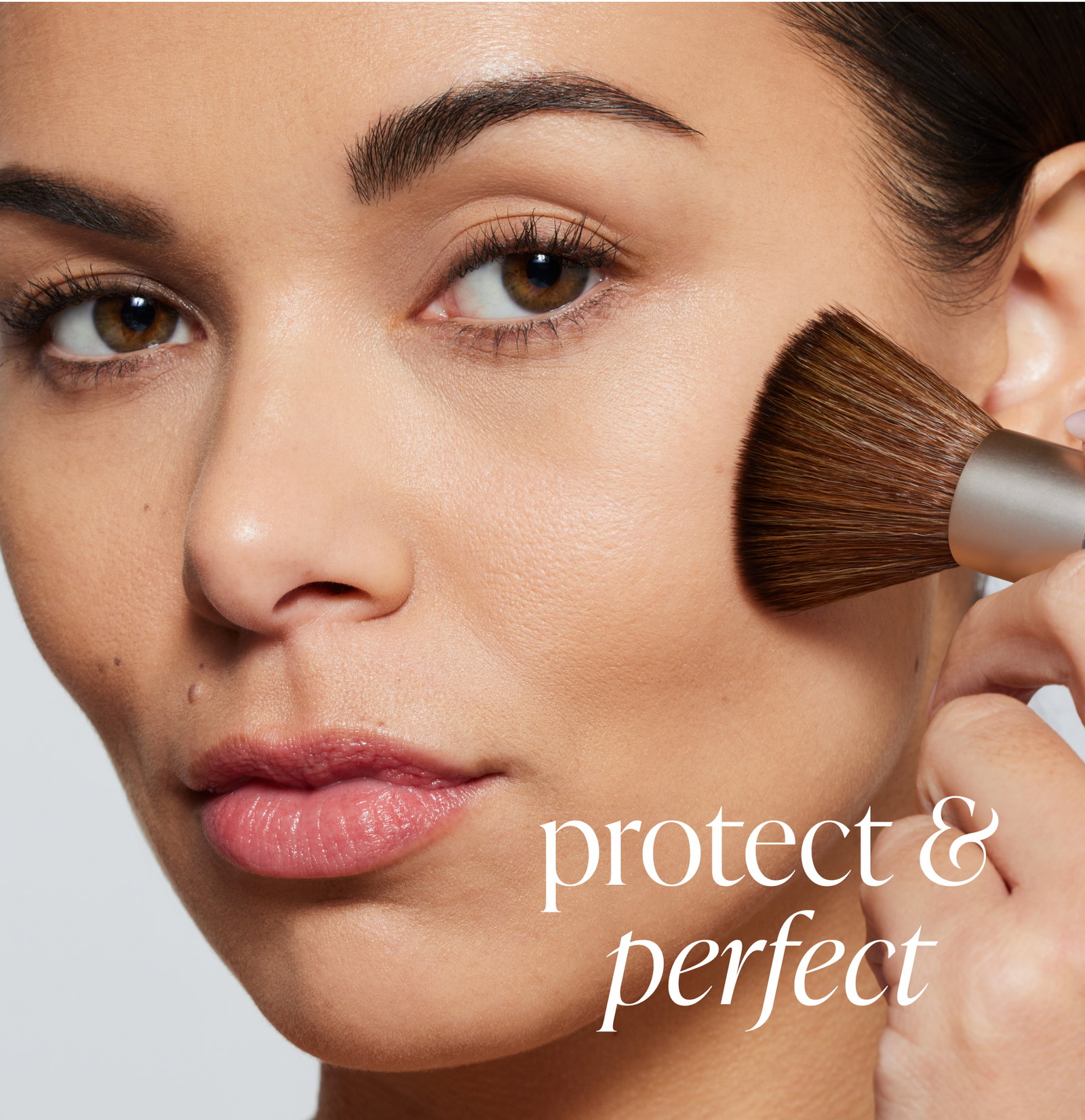 model applying Powder-Me SPF 