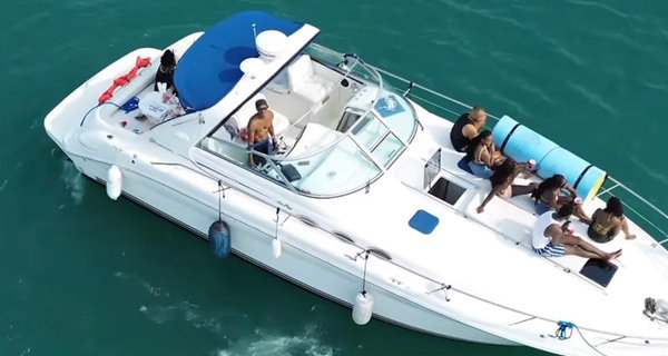 Private Luxury Boat Charters in Chicago