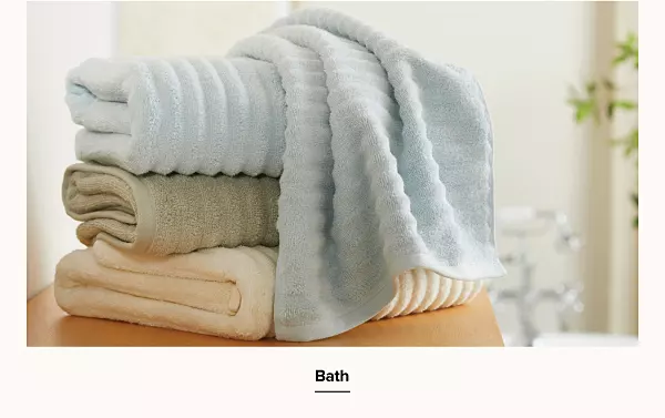 Shop bath. Three different colored towels folded on a table.