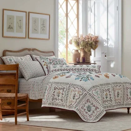 Image of Lottie Quilt
