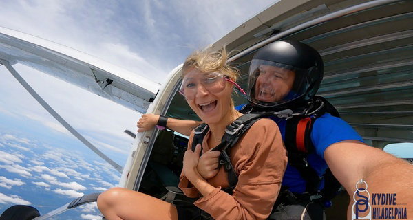 Tandem Skydiving Thrill – Unforgettable Views of Philly & NYC Skylines