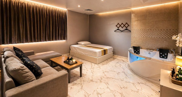 Gents Private VIP Room Spa Treatments with Shower Facility