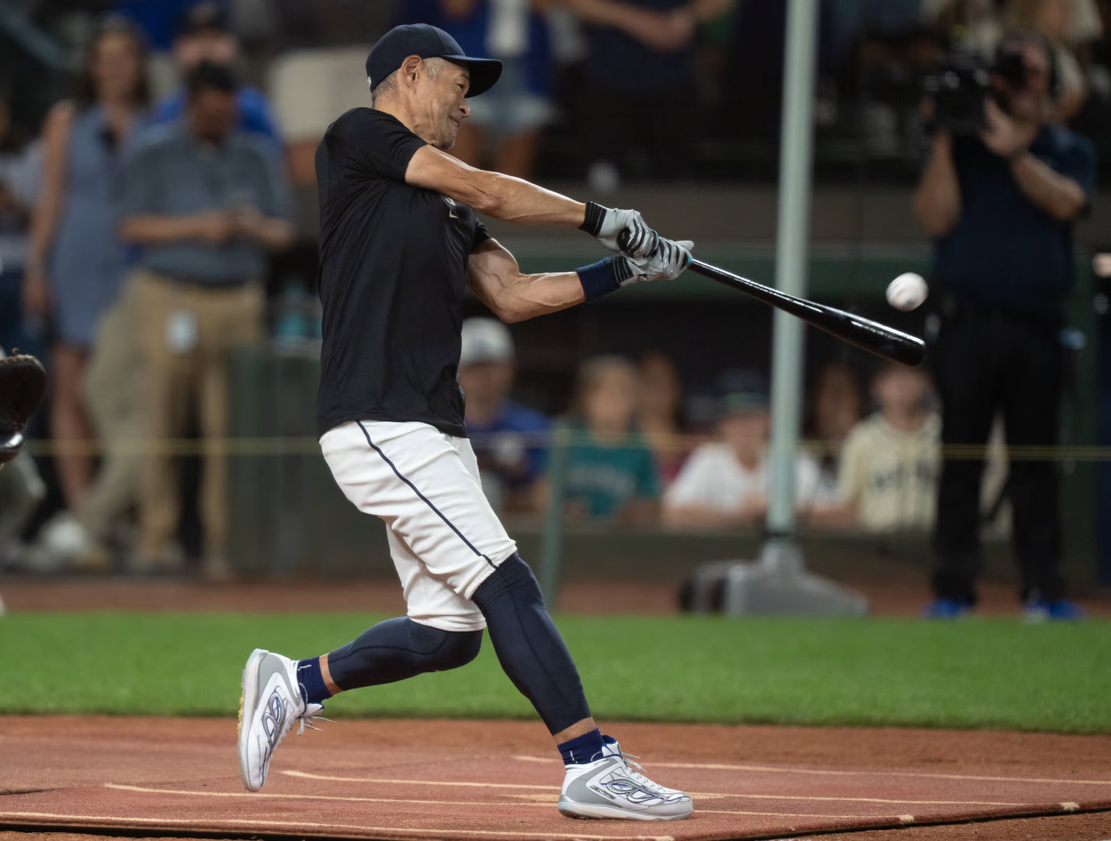 Ichiro at Mariners Alumni Home Run Derby