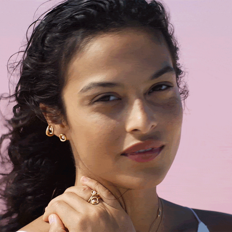  A model poses in 14k gold-plated Pandora jewellery.