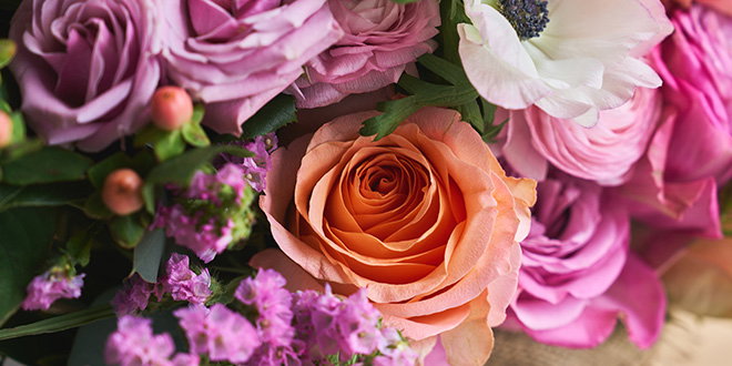 Lindy Hop bouquet up close with peach and pink tones