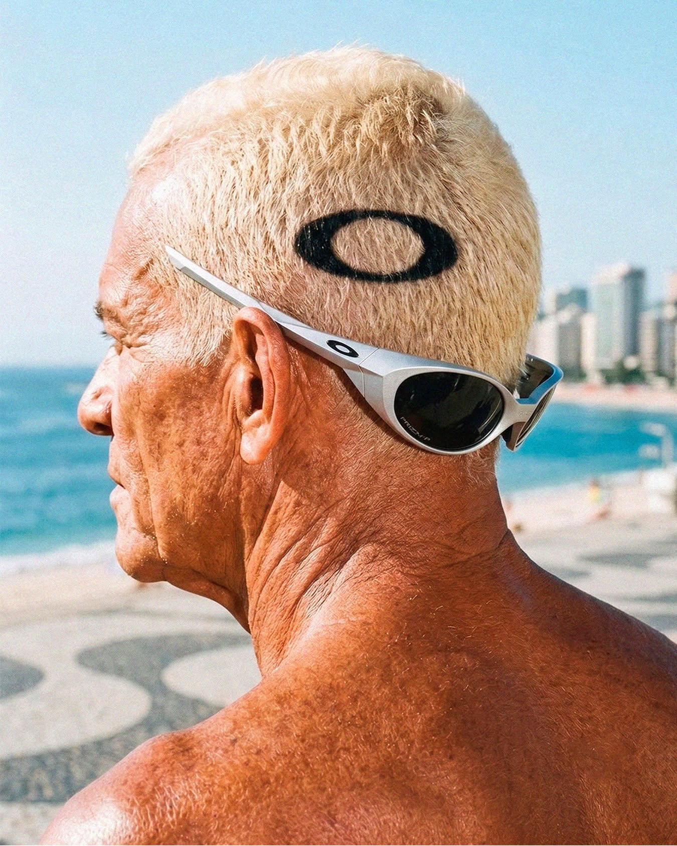Eye Jacket Redux.

Un clásico de Oakley nacido en los 90 que vuelve con tecnología actual. Las Eye Jacket Redux mantienen su icónica silueta ovalada e incorporan lentes Prizm™️ para ofrecer una visión más nítida y un contraste superior.

Disponible en C/Paseo, 23_Ourense y en 4elementos.com

#4elementos #oakley #eyejacketredux #eyewear #newin
