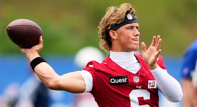Giants defenders applaud Jaxson Dart for sliding in practice: 'We've been begging him to do that'
