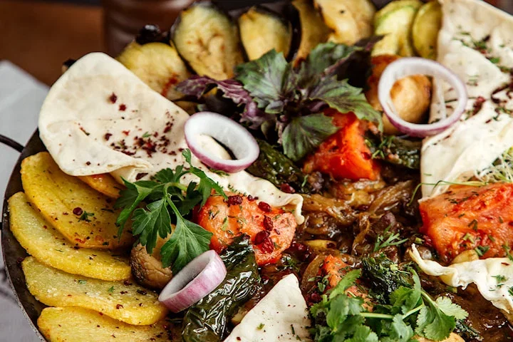 Sharingmeny med elva rätter hos Agapi Grill på Södermalm
