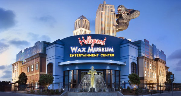 Hollywood Wax Museum Deal – Myrtle Beach: Wax Stars, Mazes & Zombies