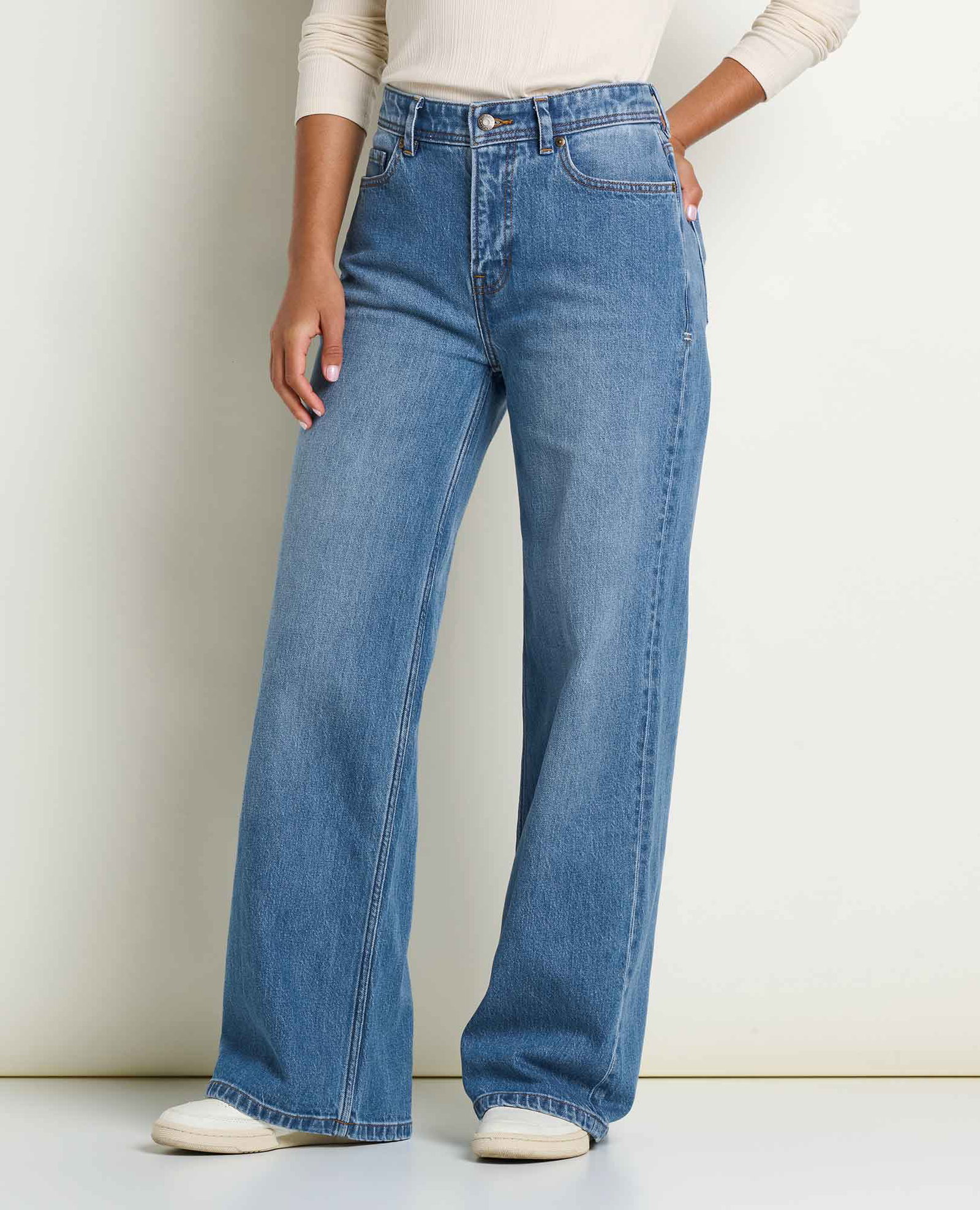 Image of Women's Tamarack Wide Leg Blue Jean