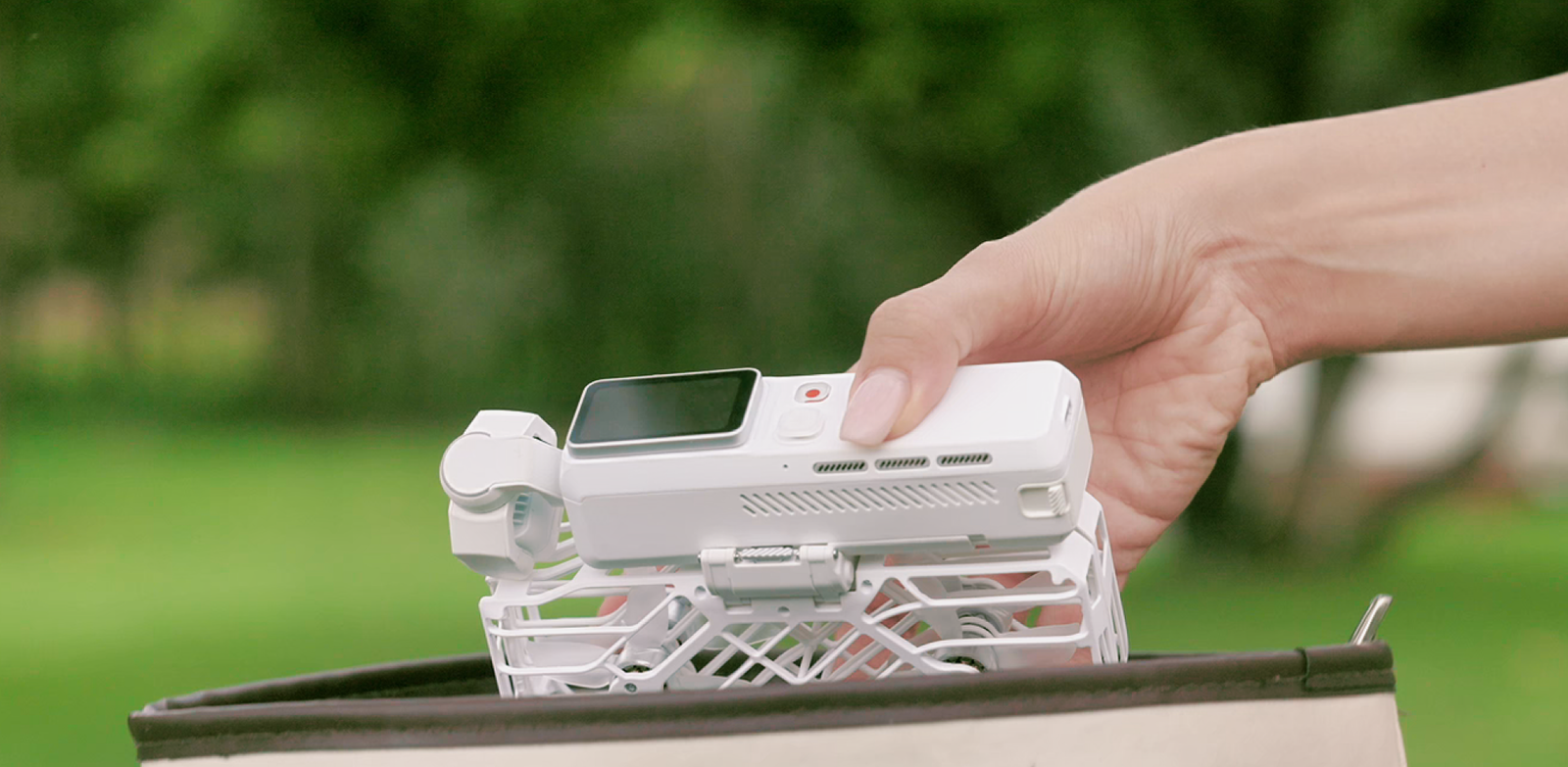 HOVERAir VERSA: This Pocket Camera Can Fly