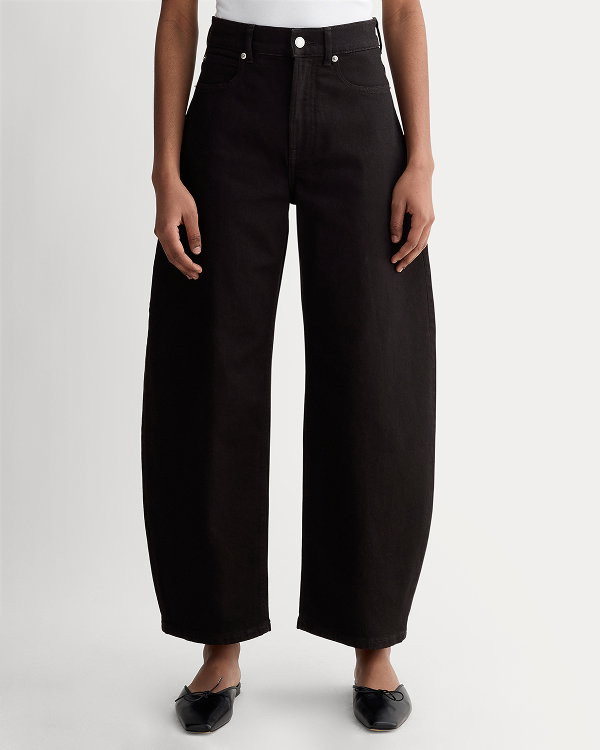 Image | Model in The Way-High® Curve Jean | Black