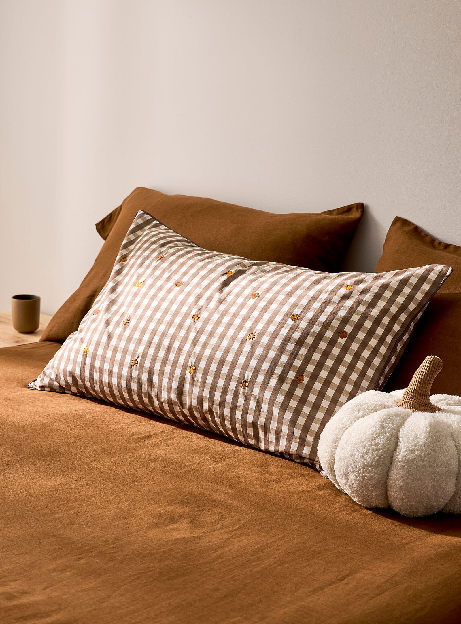 Embroidered pumpkins gingham pillowcase<br>200 thread count