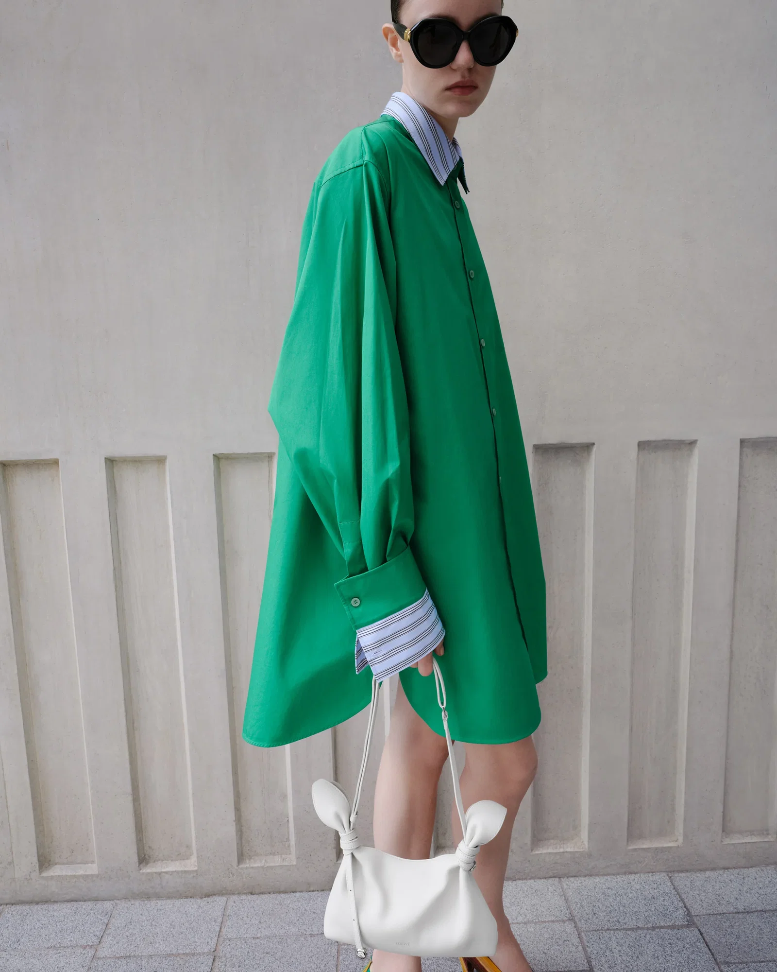 ANNA wears LOEWE