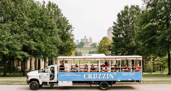 Open-Air Nashville Sightseeing Tour with Live Commentary