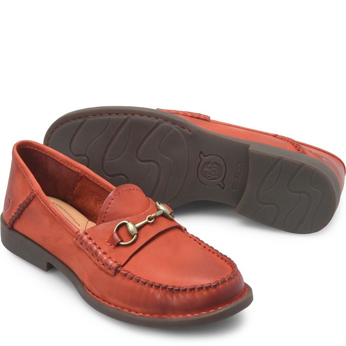 Margo loafer in red suede.