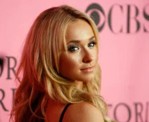 Actress Hayden Panettiere arrives at the 2007 Victoria's Secret fashion show held at the Kodak Theatre on November 15, 2007 in Hollywood, California.