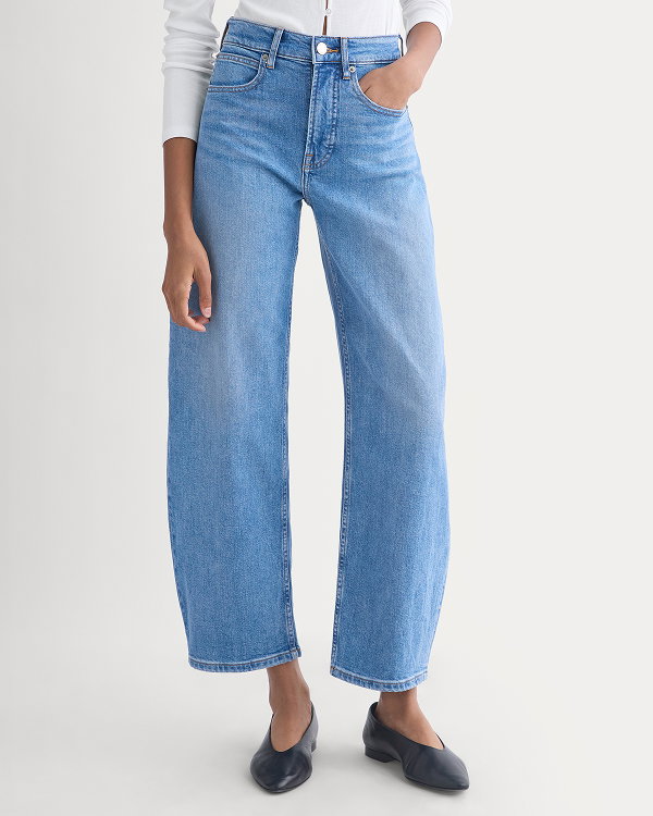 Image | Model in The Way-High® Curve Jean |  Medium Wash