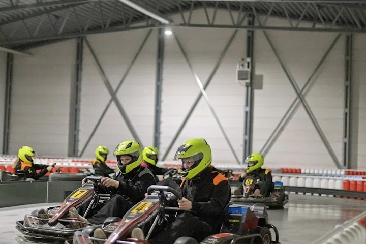 Gokart inomhus med eldrivna bilar hos Race4all i Uppsala