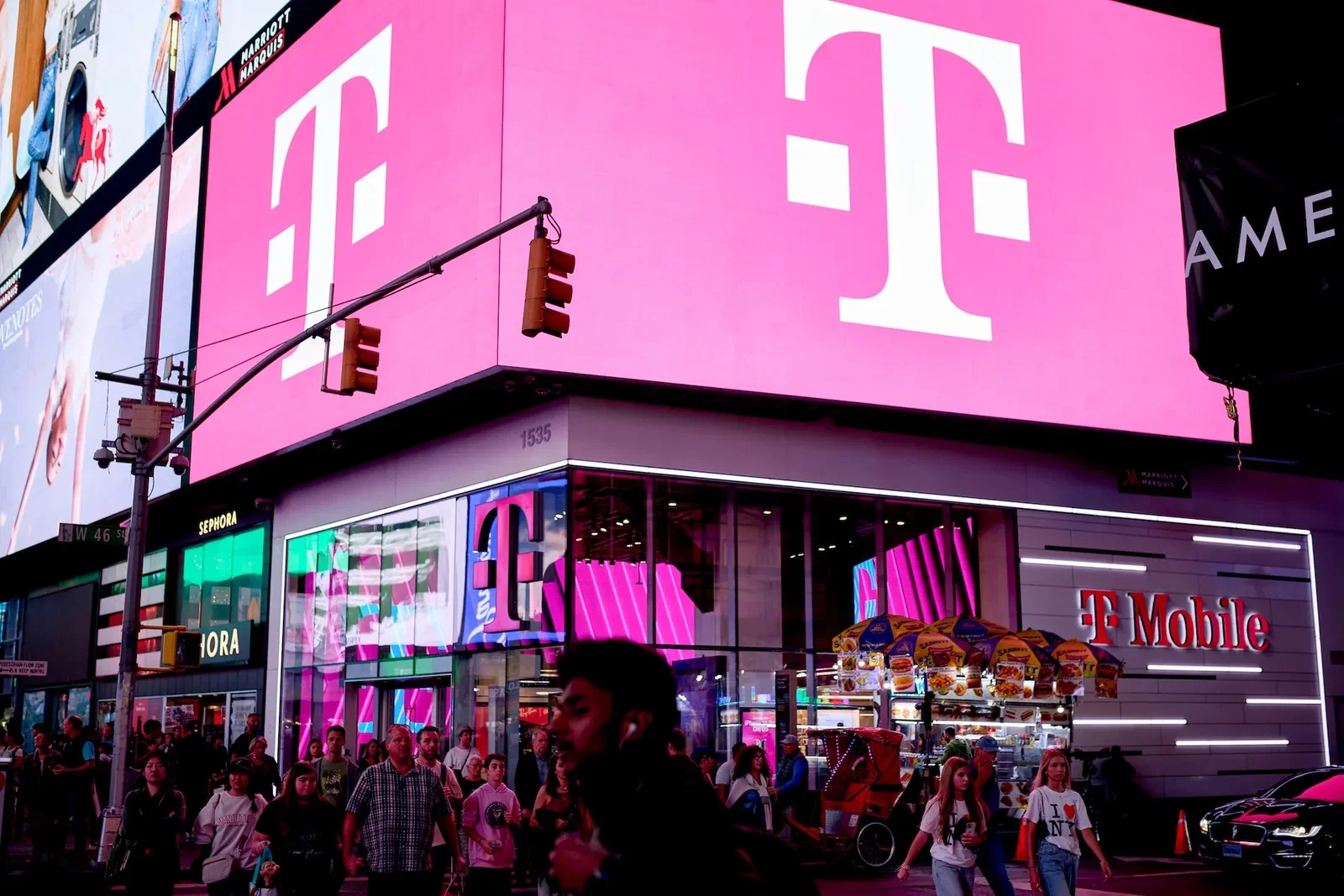 T-Mobile 'chopped a cable' to expel Chinese hackers from its network