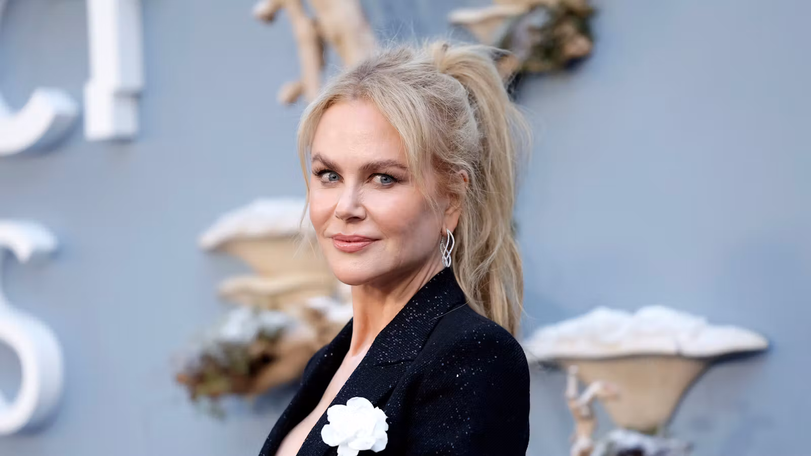 Nicole Kidman Just Embraced Her Natural Hair On Vacation 