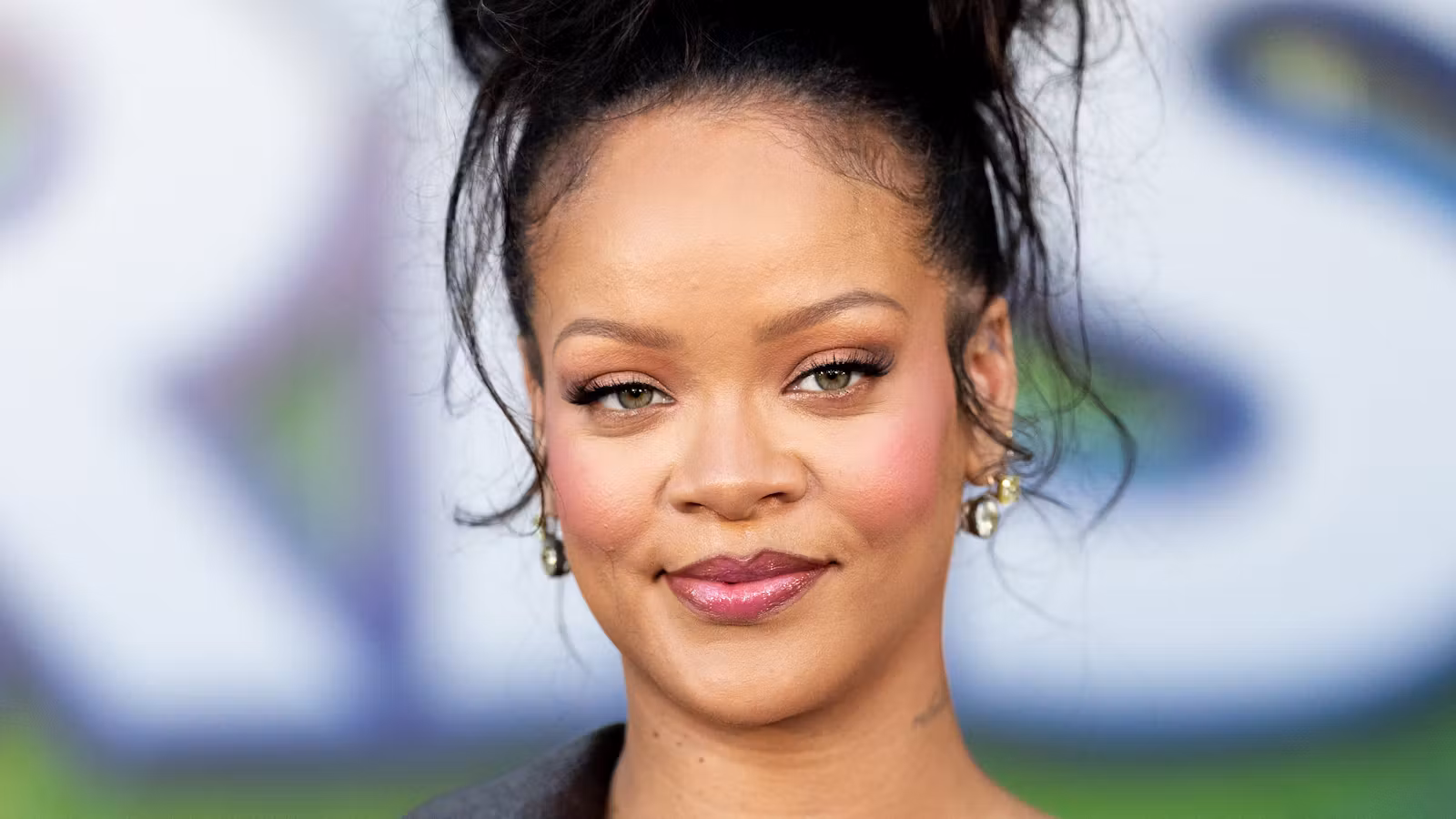 Rihanna’s Chic Mom Outfit Mastered Two Summer Trends