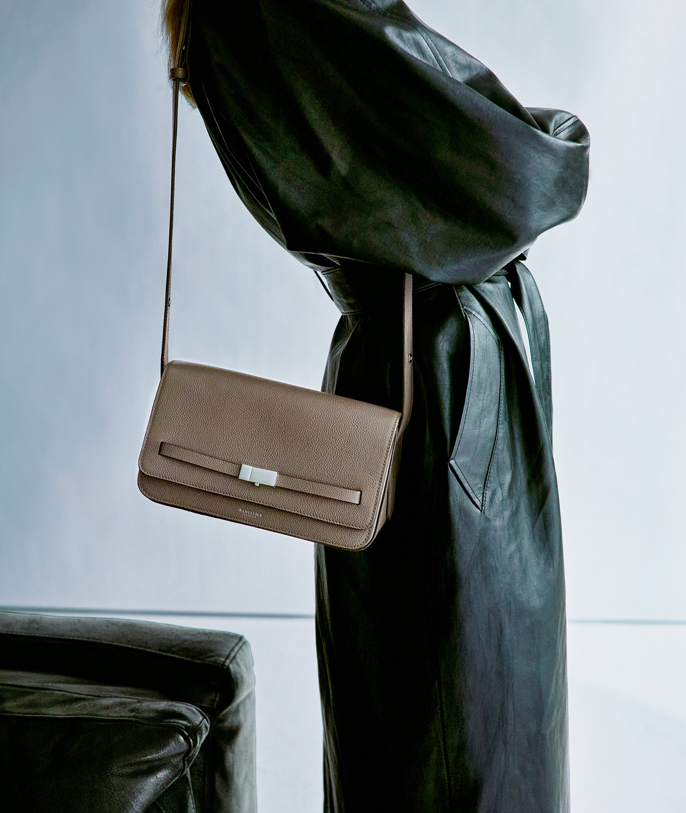 new york crossbody dark taupe