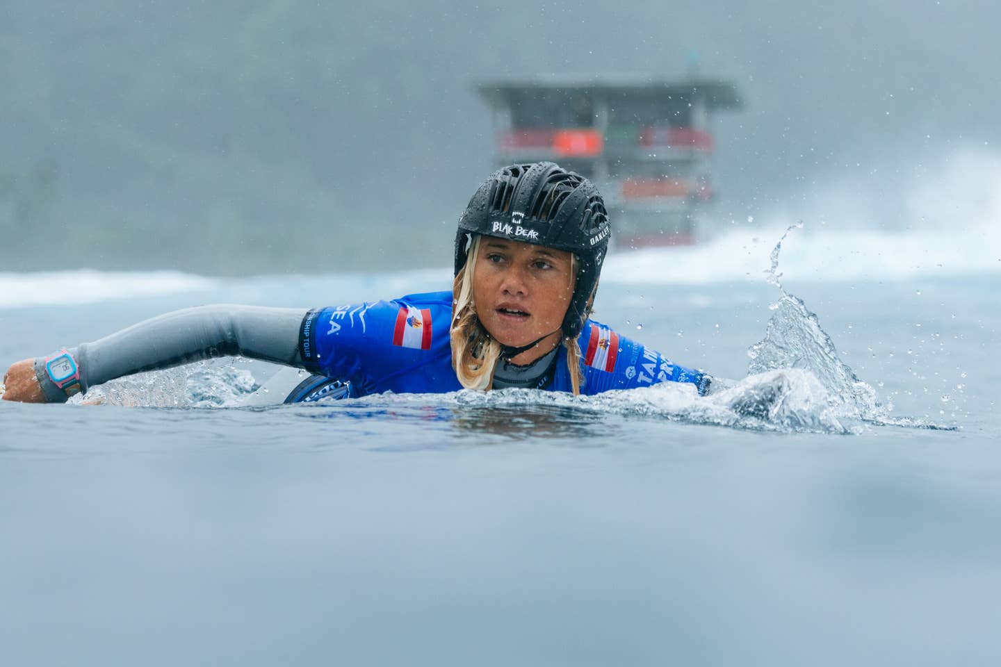 Kelia Gallina surfing